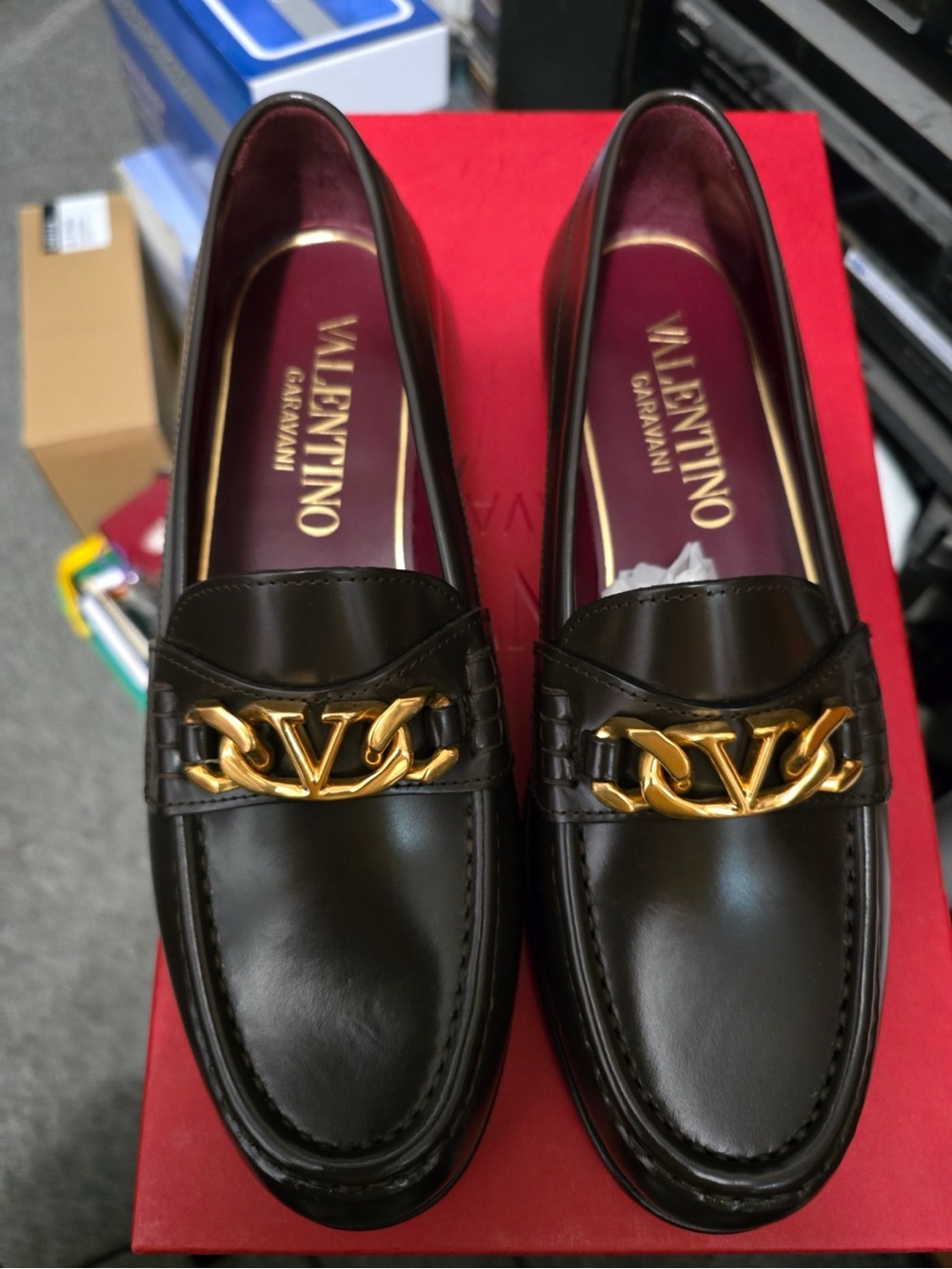 BRAND NEW VALENTINO GARAVANI VLOGO VCHAIN BLACK LOAFERS WITH BOX SIZE US 7 EU 40